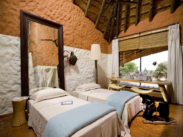 Motse Lodge - twin bedroom