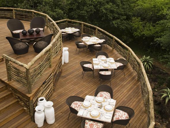 Phinda Mountain Lodge - lodge deck