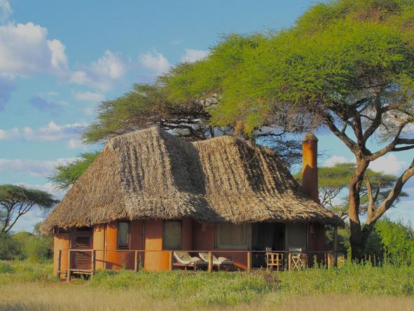 Tawi Lodge - Exterior 3