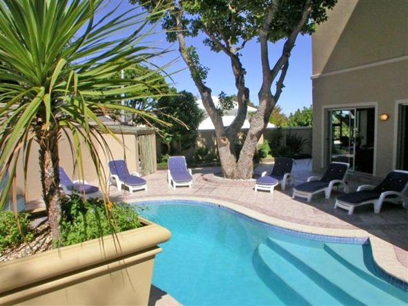 Kiangazi House, Pool 2.