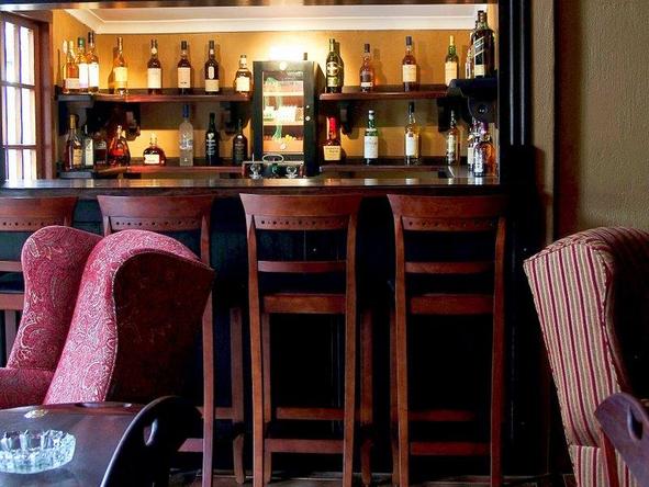 Granny Mouse Country House - bar