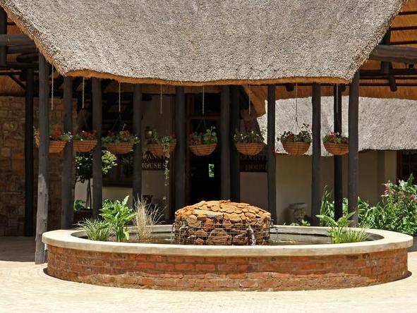 Granny Mouse Country House - courtyard