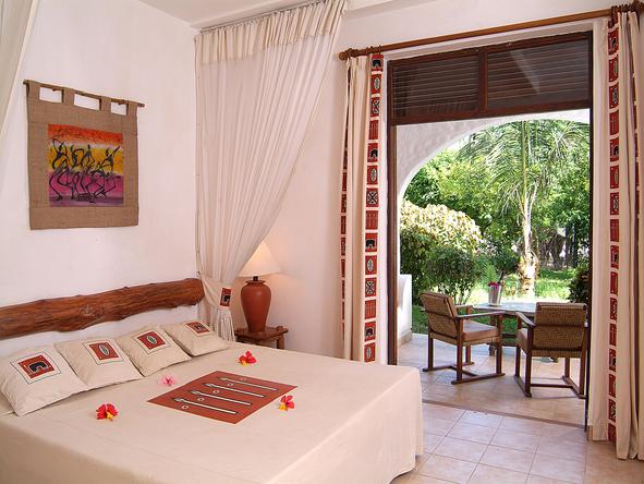 Pinewood Village Beach Resort - bedroom 1