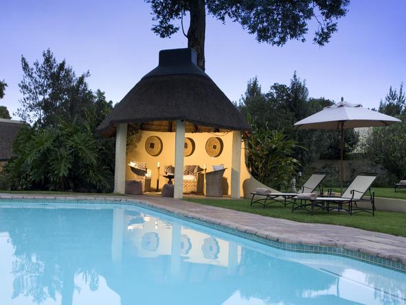 Hunters Country House - pool area