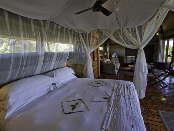 Mombo Camp - bed