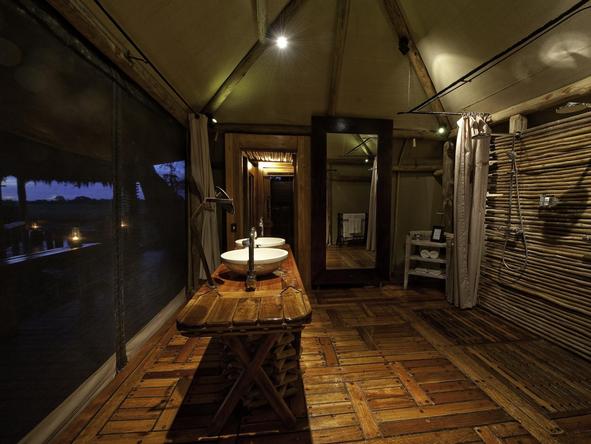 Mombo Camp - bathroom