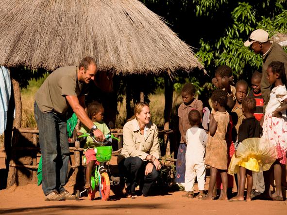 Sussi and Chuma Lodge - local kids