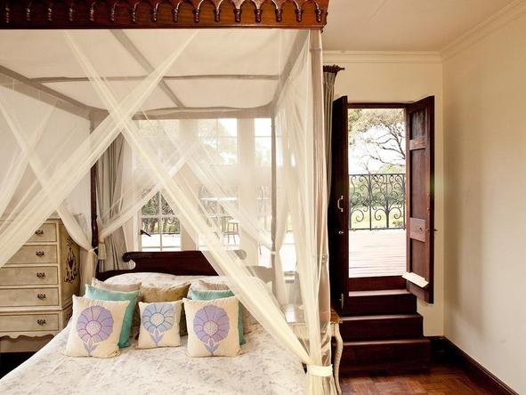 The Giraffe Manor - bedroom