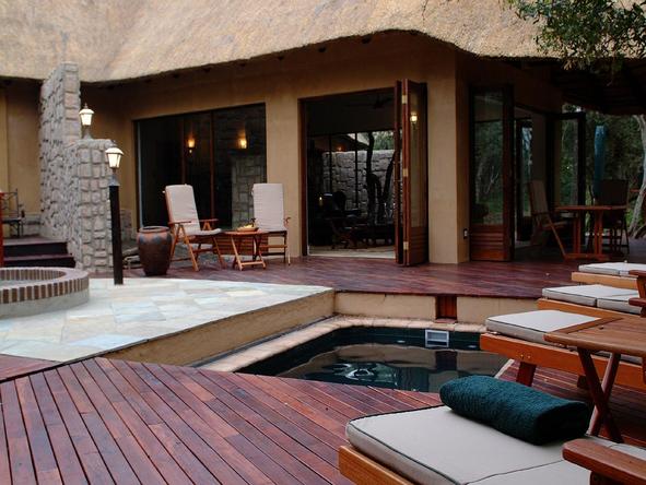 Shumbalala Lodge - deck