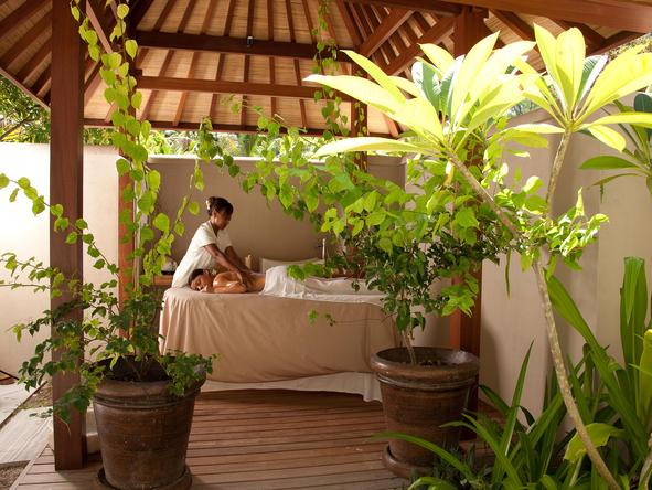 Denis Private Island Lodge - massage 2