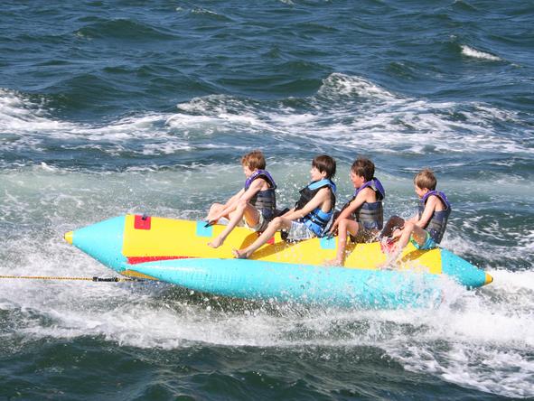 Manda Bay - banana boat