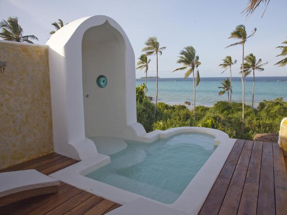 Matemwe Retreat - outdoor shower