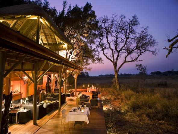 Xudum Delta Lodge - lodge in the evening