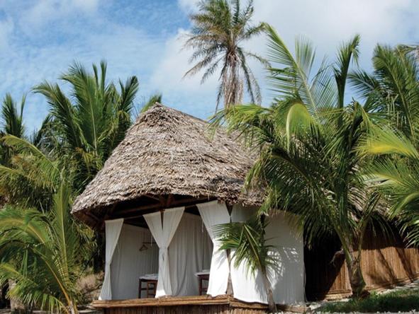 Pole Pole Bungalow Resort - bungalow exterior