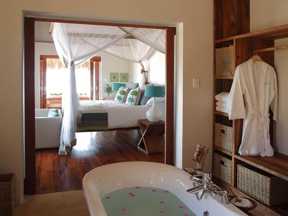 Azura Retreat - bathroom