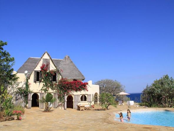 Londo Lodge - exterior view