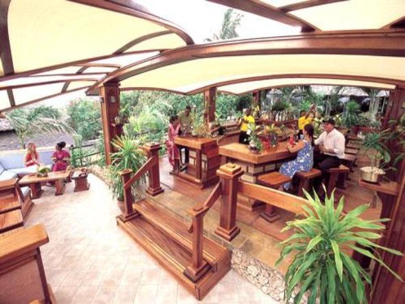 Leopard Beach Resort - the relaxed and covered dining area.