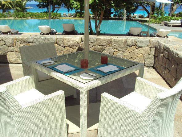 Four Seasons Resort Seychelles - drinks next to the pool