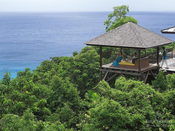 Four Seasons Resort Seychelles - viewpoint over the ocean