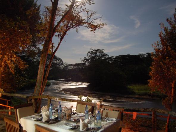 Ishasha Wilderness Camp - outdoor dining