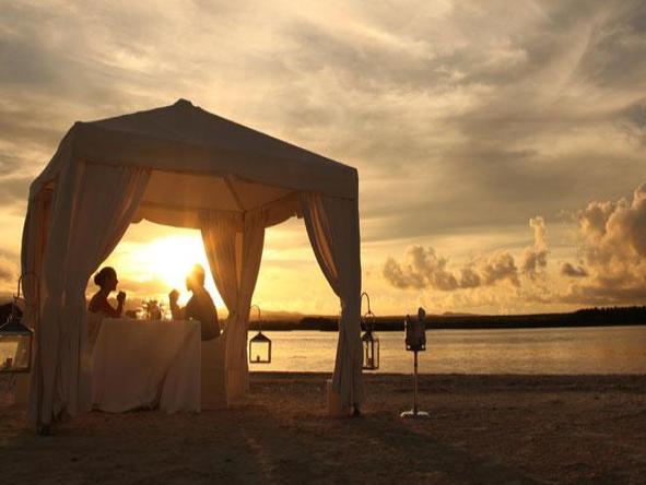 One&Only Le Saint Geran - dining on beach