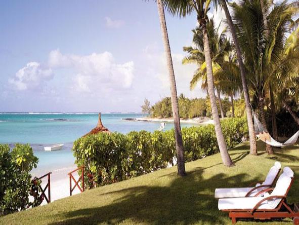 One&Only Le Saint Geran - chairs on lawn
