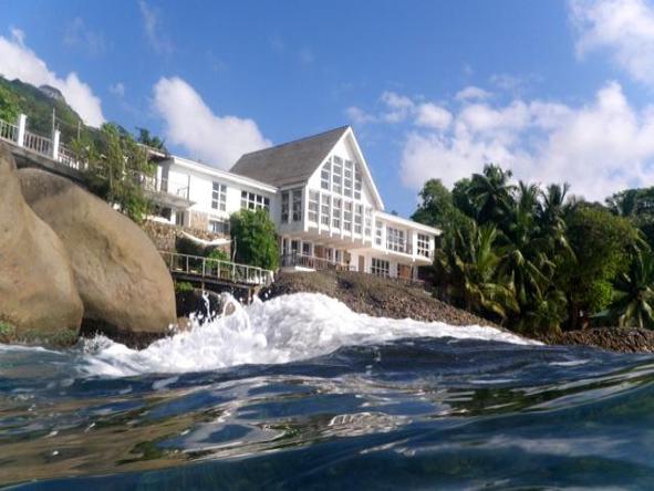 Bliss Hotel - exterior overlooking sea