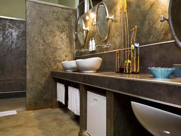 Okonjima Main Camp - luxury bathroom