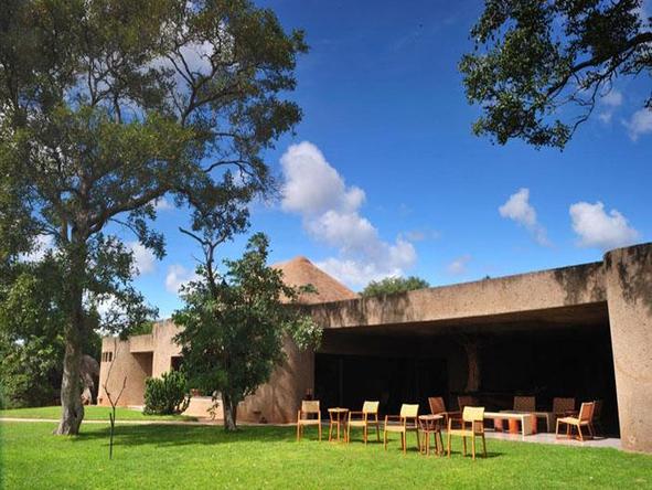 Sabi Sabi Earth Lodge - chairs on front lawn