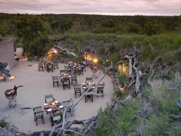 Sabi Sabi Earth Lodge - outdoor dining