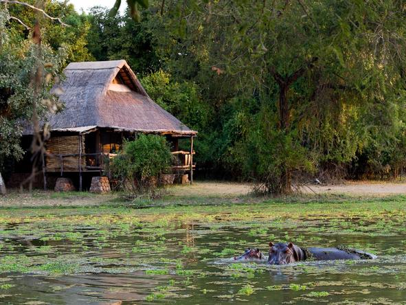 Mfuwe Lodge - lodge overlooking lagoon