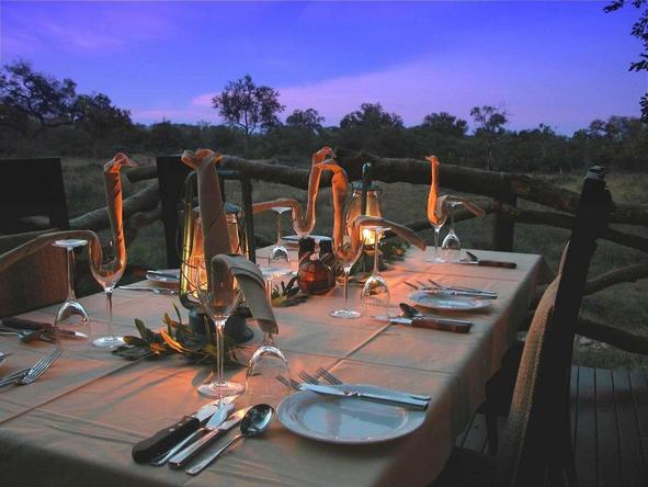 Lukimbi Safari Lodge - romantic dining
