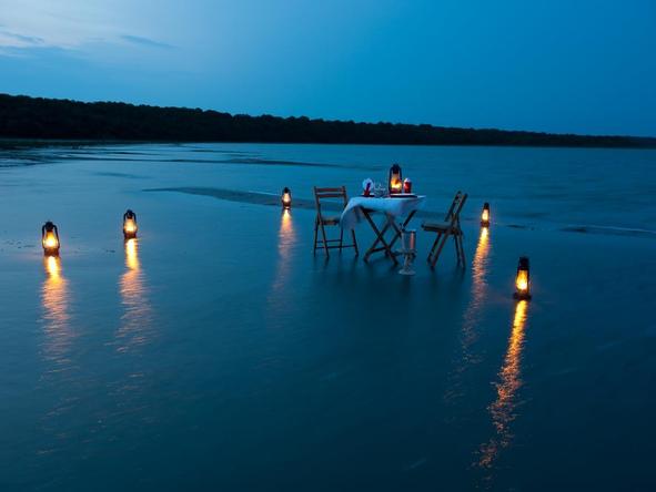 Makakatana Bay Lodge - honeymoon dinner