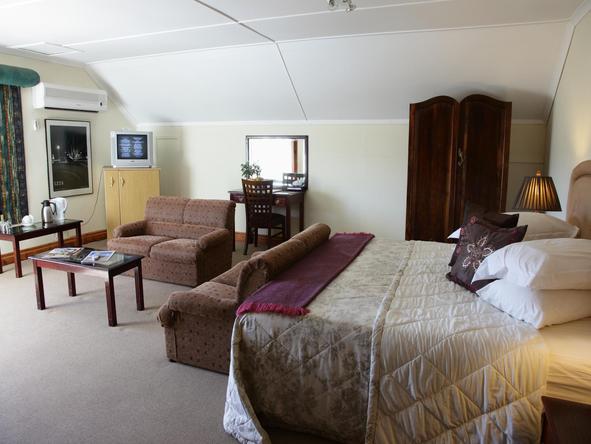 Mooiplaas Guest House - bedroom