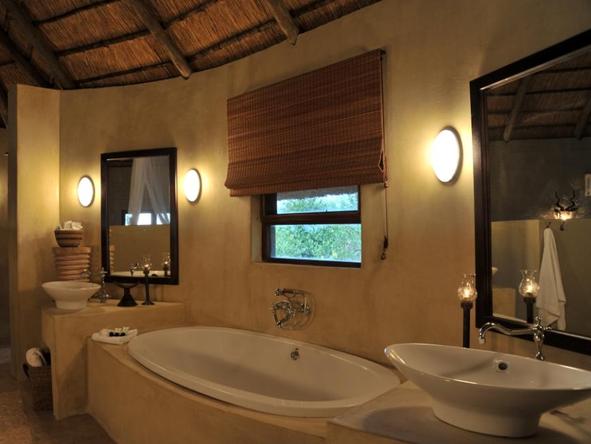 Ngoma Safari Lodge - Bathroom