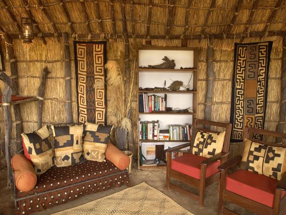 mwaleshi bush camp - lounge and curios