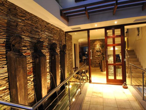 Aquavit Guest House - entrance