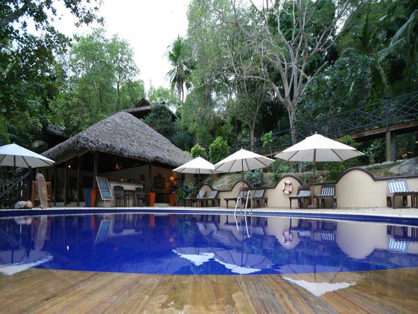 Cerf Island Resort - Pool Bar 