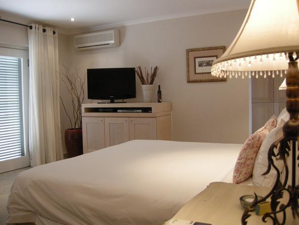 Four Rosmead Boutique Guest House - Bedroom2 