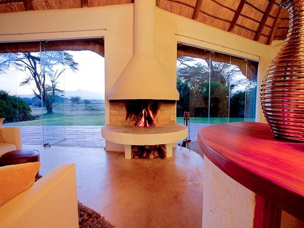 Solio Lodge - Fireplace 