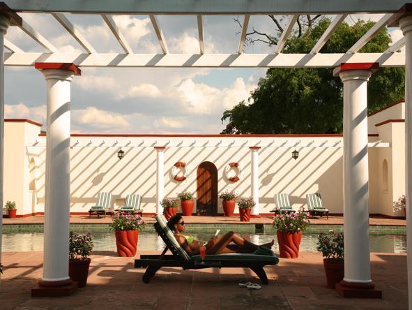 Victoria Falls Hotel - Pool 