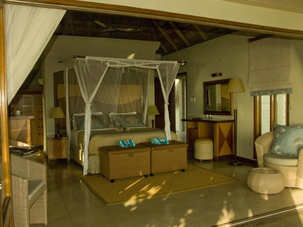 Dugong Beach Lodge - Bedroom 