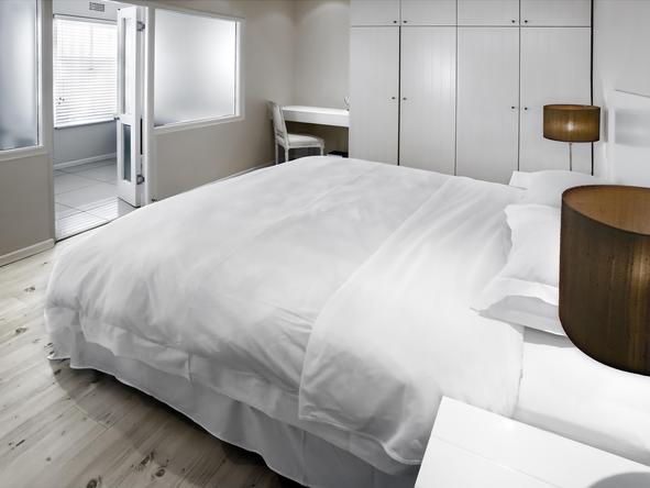 More Quarters Apartment Hotel - Bedroom 