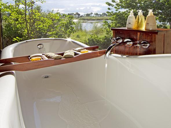 Kwando Lagoon Camp - bathroom 