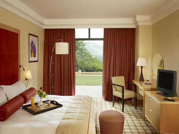 Sun City Hotel - Bedroom 