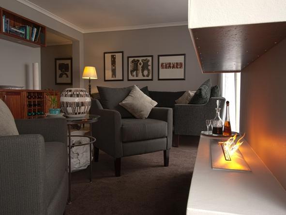 Cliff Lodge - lounge with fireplace 