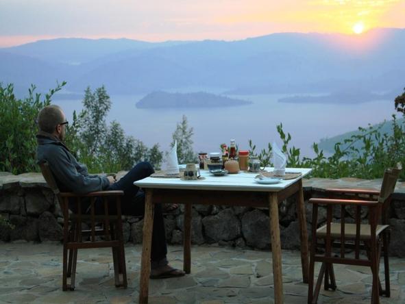  Volcanoes Virungas Lodge - Deck
