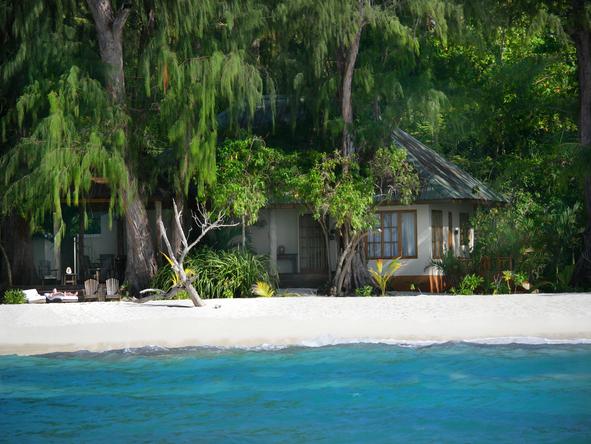 Denis Private Island Lodge - villas exterior