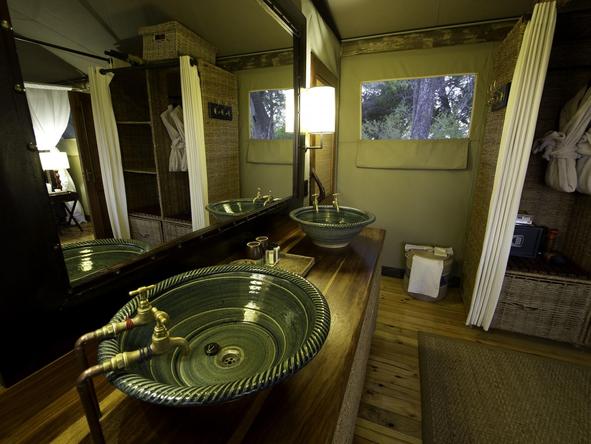 Little Vumbura - bathroom