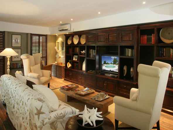 Denis Private Island Lodge - main lounge